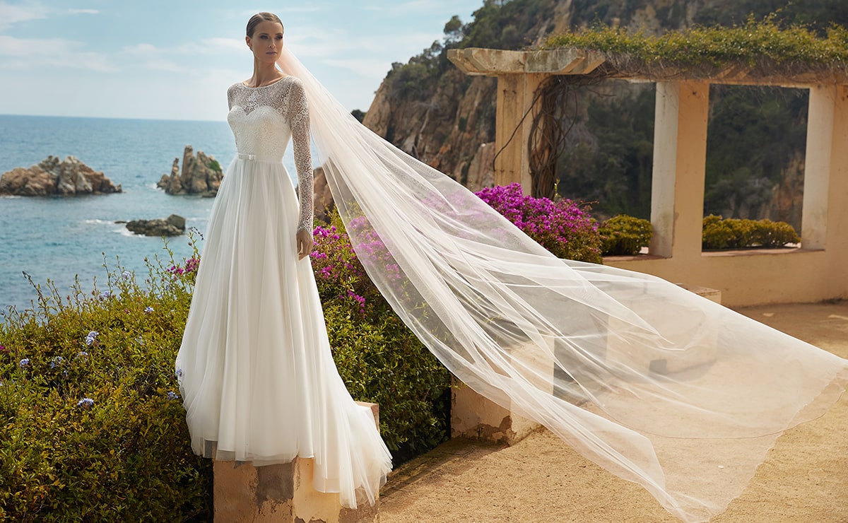 Tips to Keep Your Wedding Dress in Pristine Condition