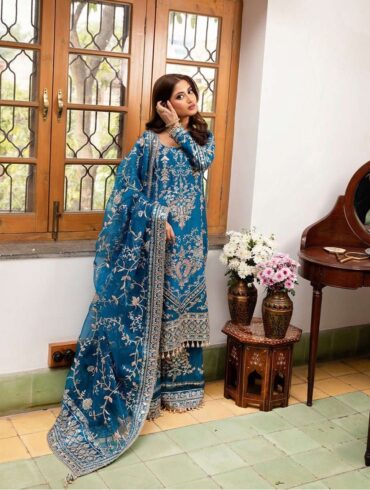 Latest Pakistani Women's Clothing Online in the UK, USA & and Canada ...
