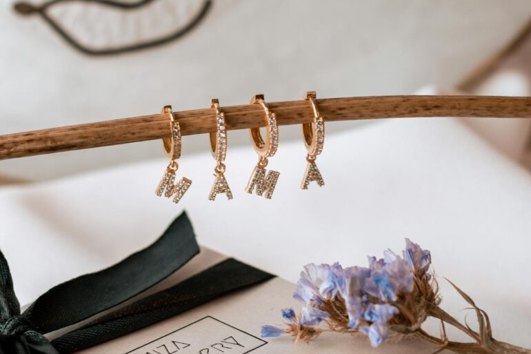 custom jewelry gifts - personalized jewelry - name chain